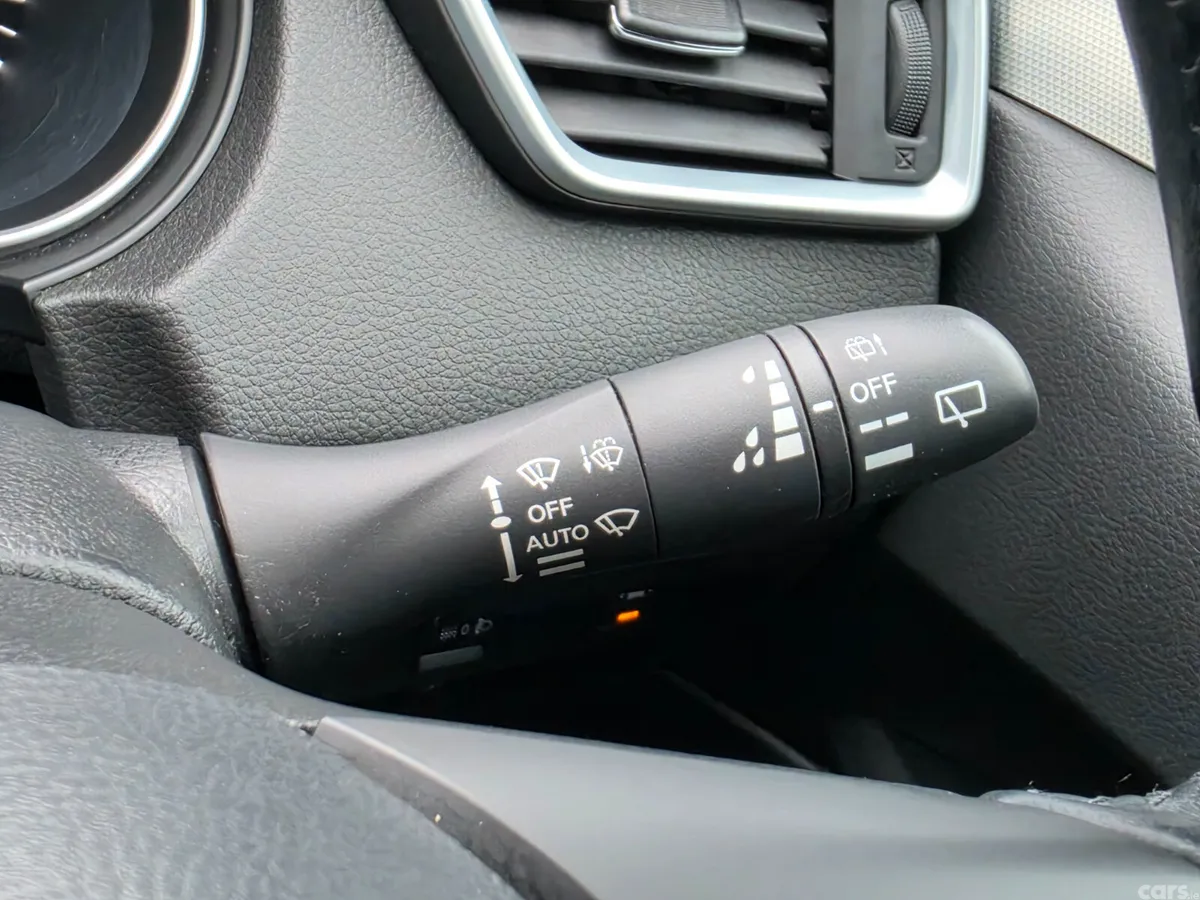 Nissan Qashqai Hatchback, Diesel, 2018, Red