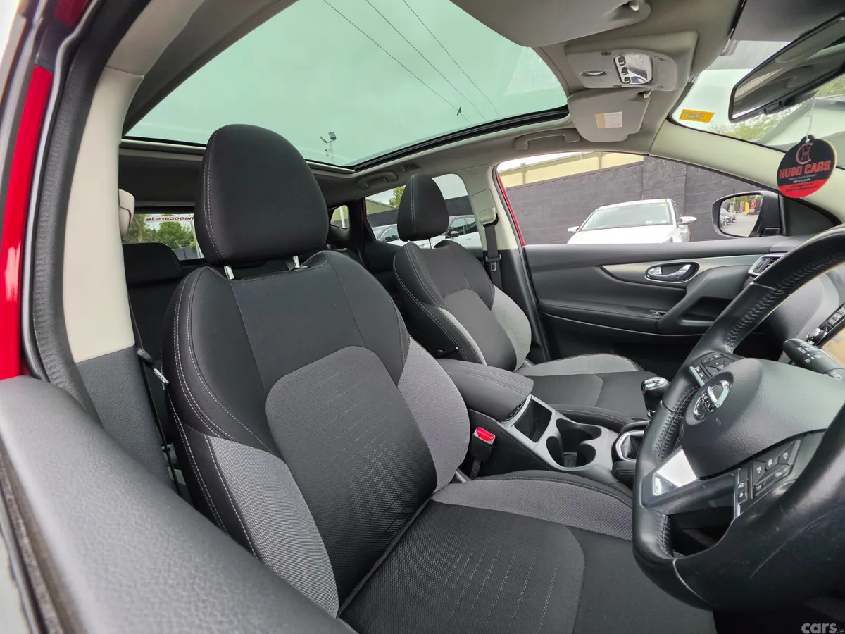 Nissan Qashqai Hatchback, Diesel, 2018, Red