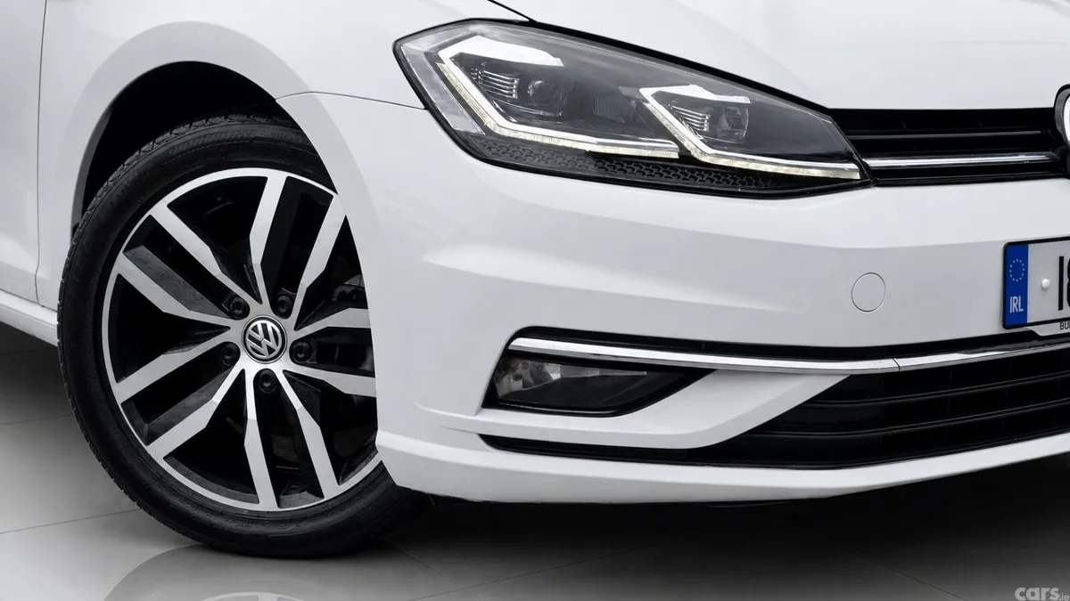 Volkswagen Golf Hatchback, Petrol, 2018, White