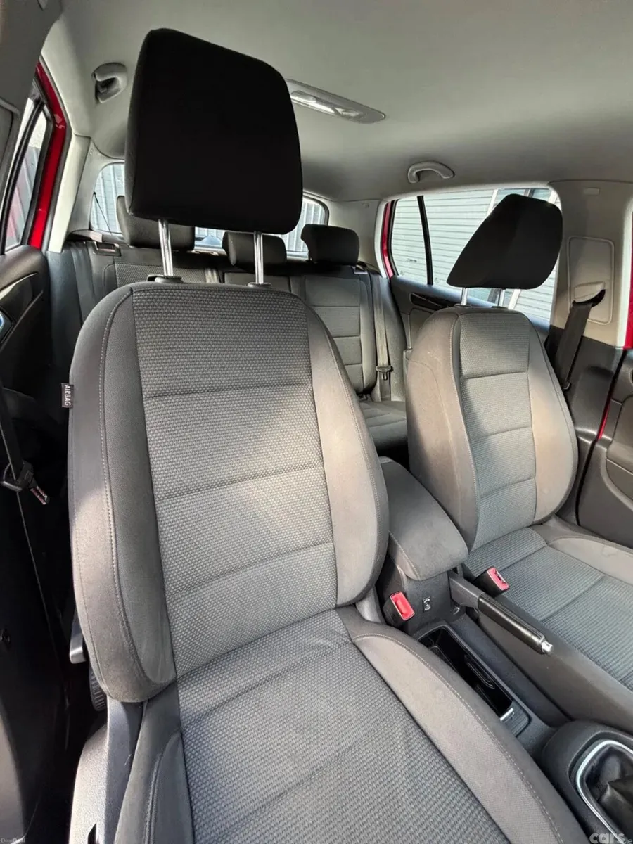 Volkswagen Golf Hatchback, Diesel, 2011, Red