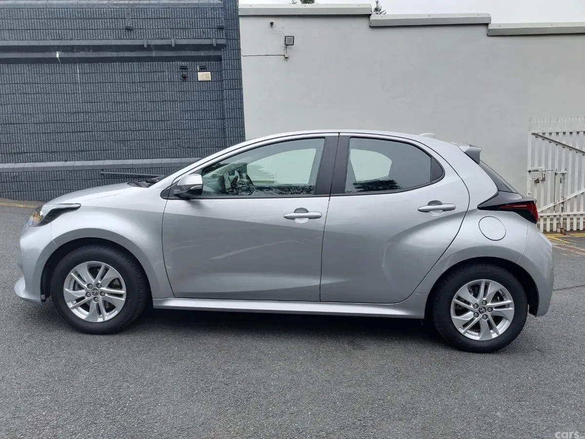 Toyota Yaris Hatchback, Petrol Hybrid, 2024, Grey