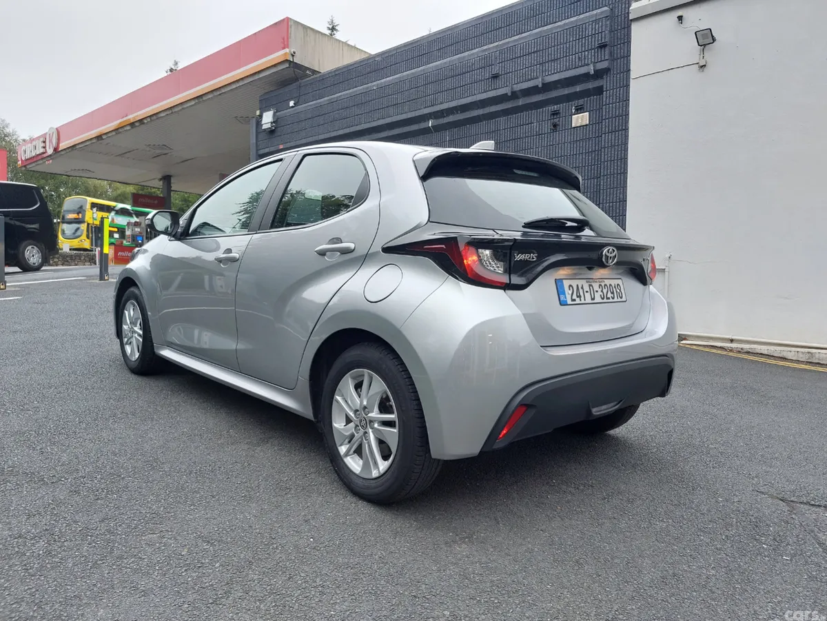 Toyota Yaris Hatchback, Petrol Hybrid, 2024, Grey