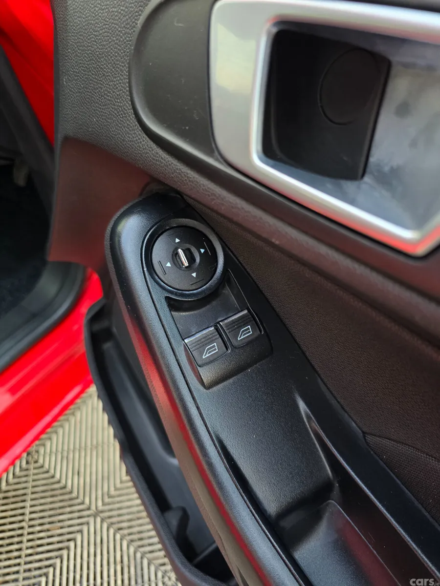 Ford Fiesta Hatchback, Petrol, 2014, Red