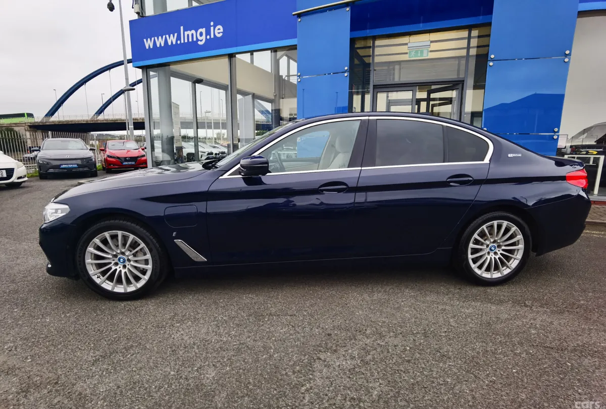 BMW 5-Series Saloon, Petrol Plug-in Hybrid, 2018, Blue