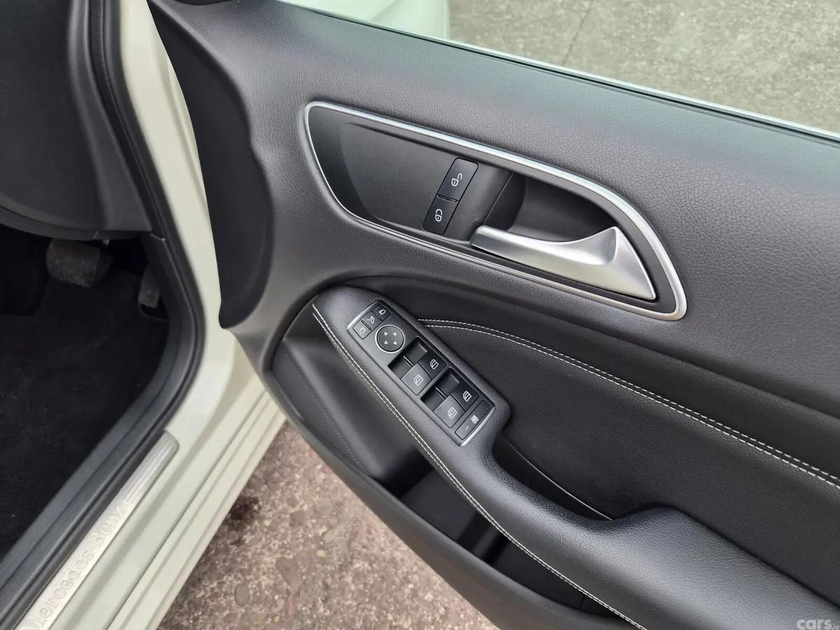Mercedes-Benz B-Class Hatchback, Petrol, 2019, White
