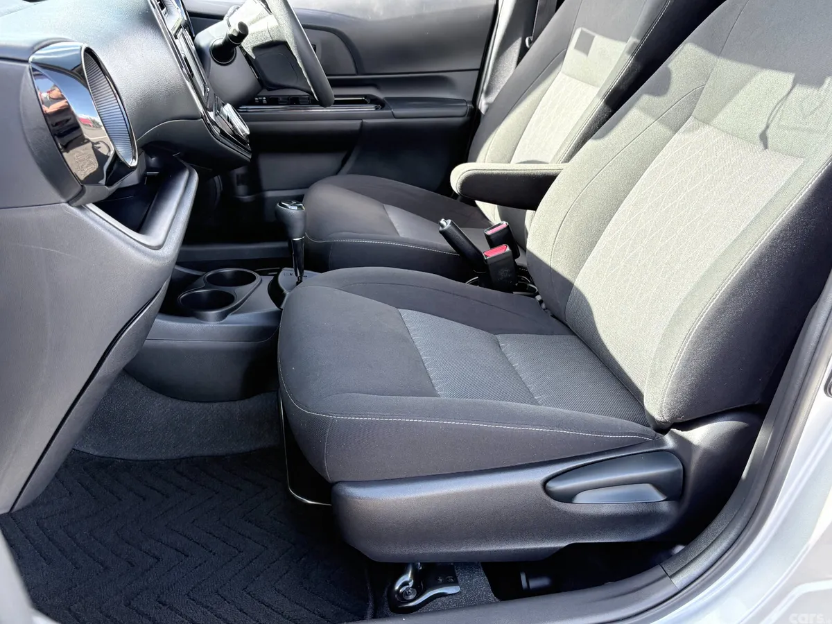 Toyota Aqua Hatchback, Petrol Hybrid, 2021, Silver