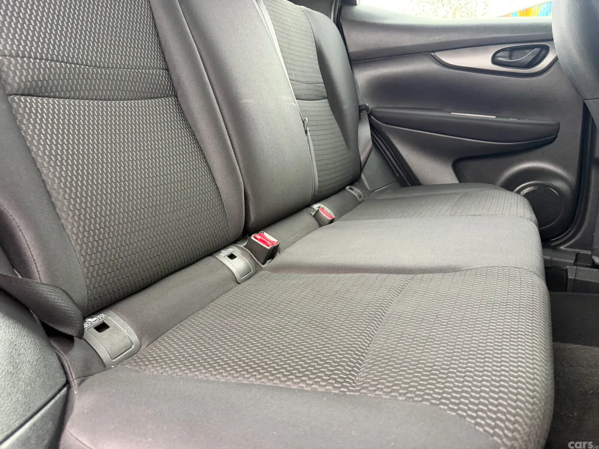 Nissan Qashqai Hatchback, Diesel, 2016, Grey