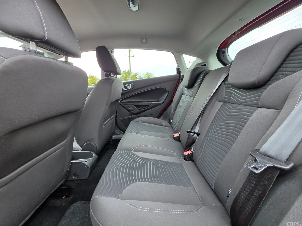 Ford Fiesta Hatchback, Petrol, 2016, Red