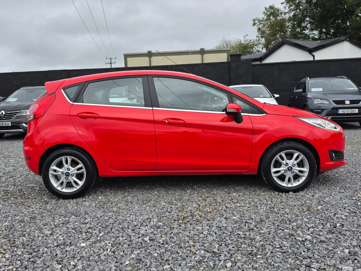 Ford Fiesta Hatchback, Petrol, 2016, Red