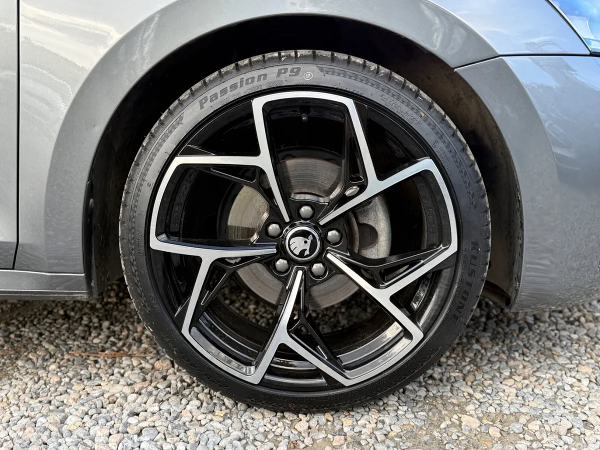 Skoda Octavia Hatchback, Petrol Hybrid, 2024, Grey