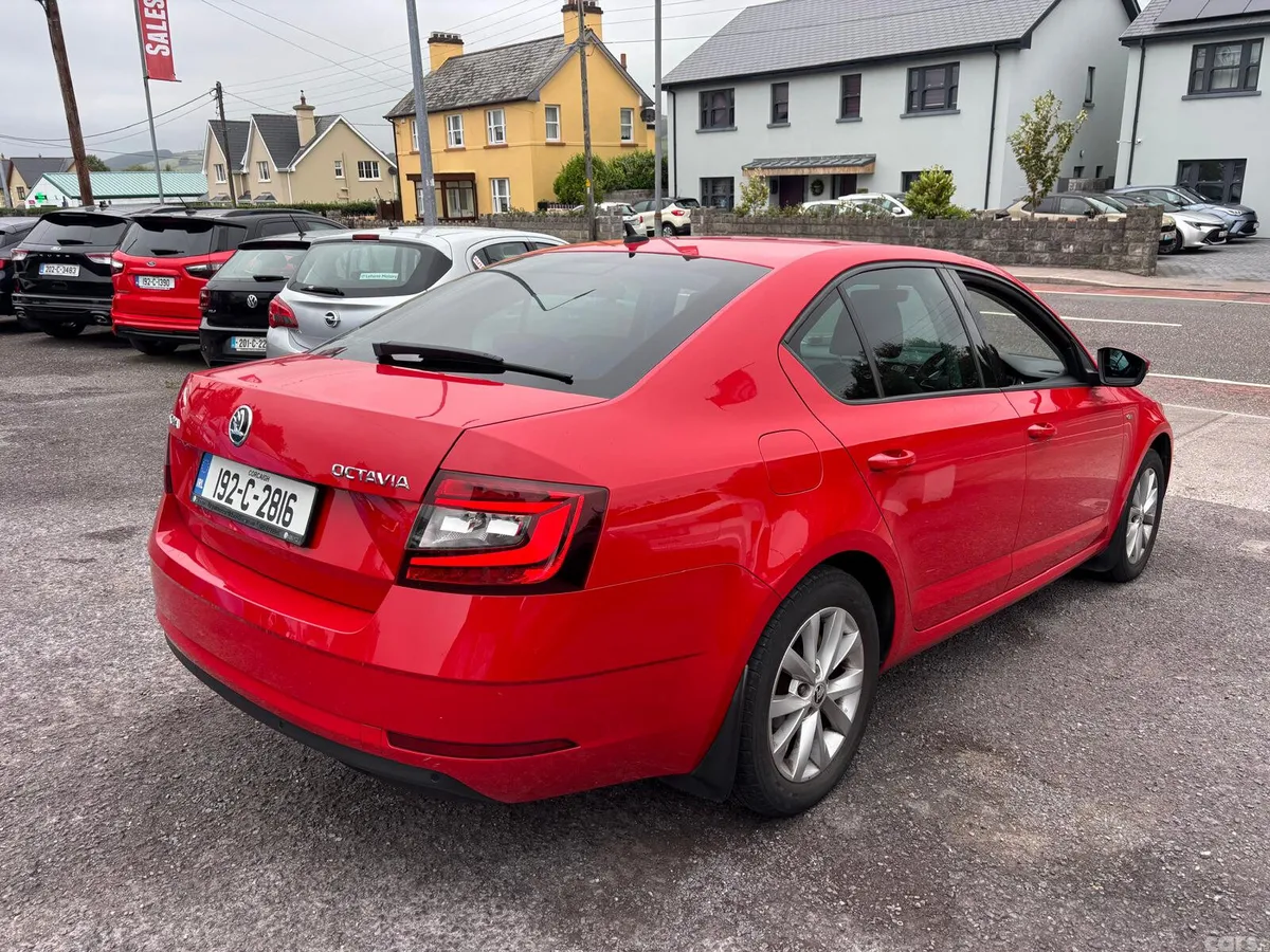 Skoda Octavia Saloon, Petrol, 2019, Red