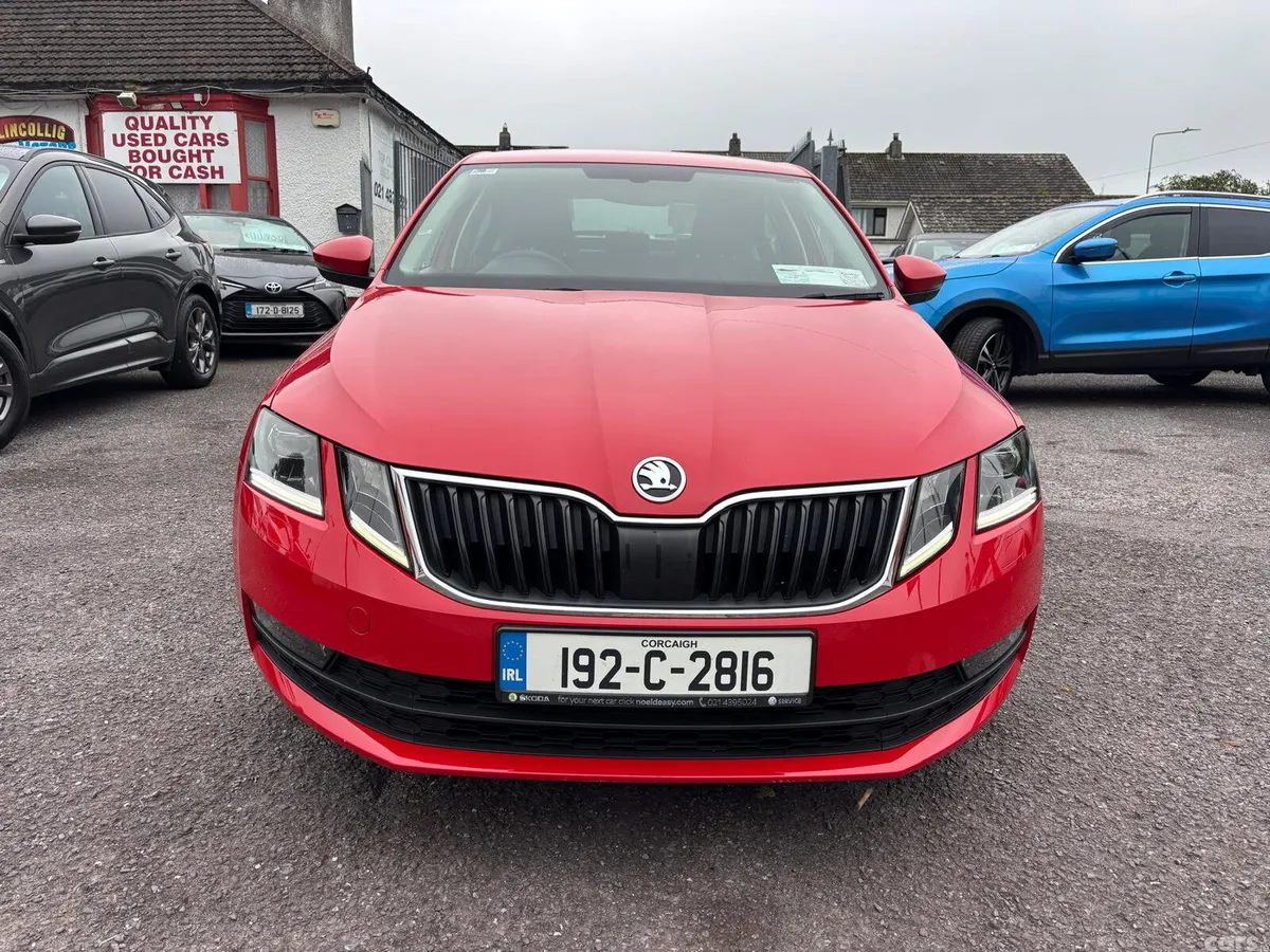 Skoda Octavia Saloon, Petrol, 2019, Red