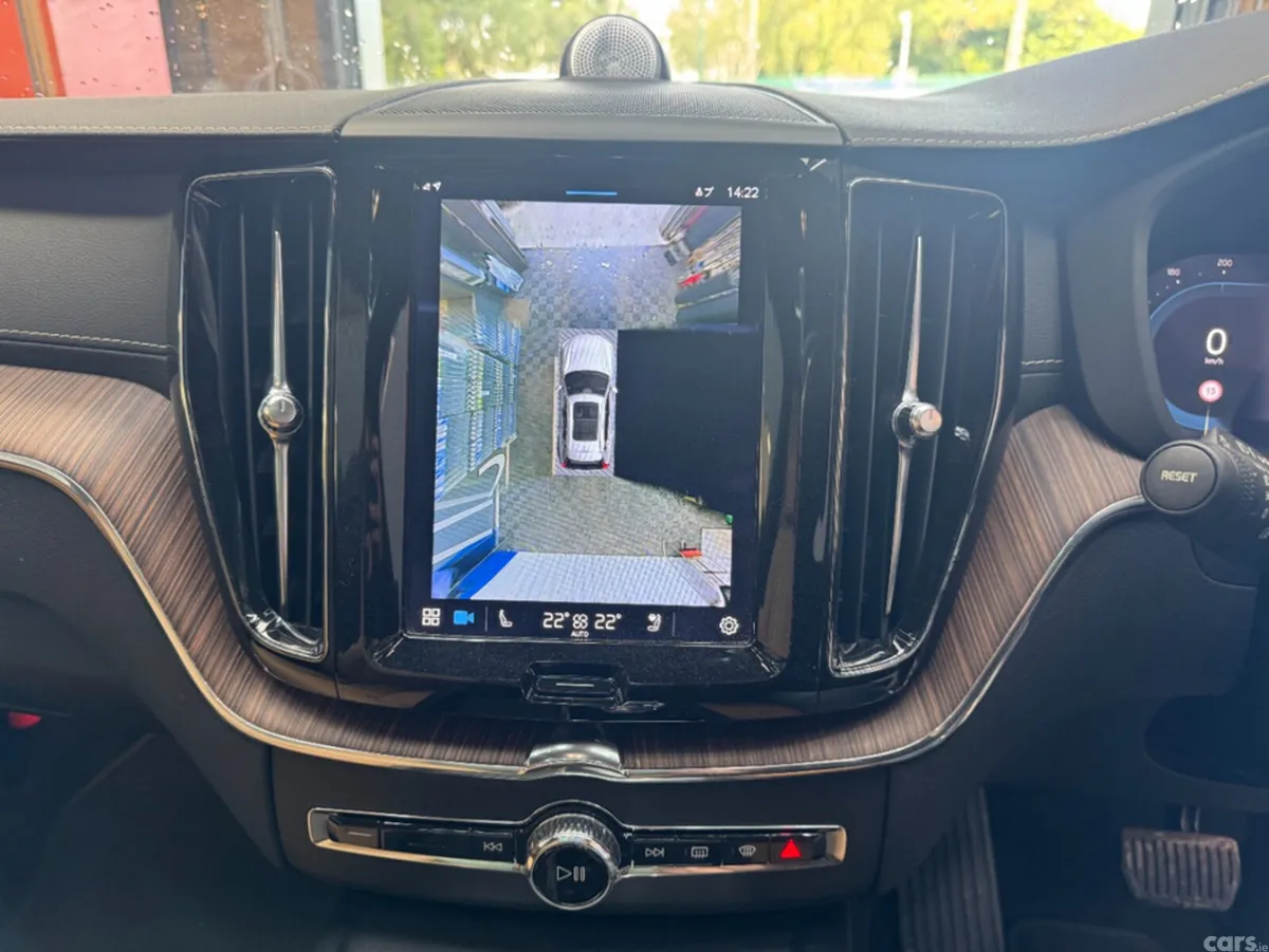 Volvo XC60 SUV, Petrol Hybrid, 2021, Black