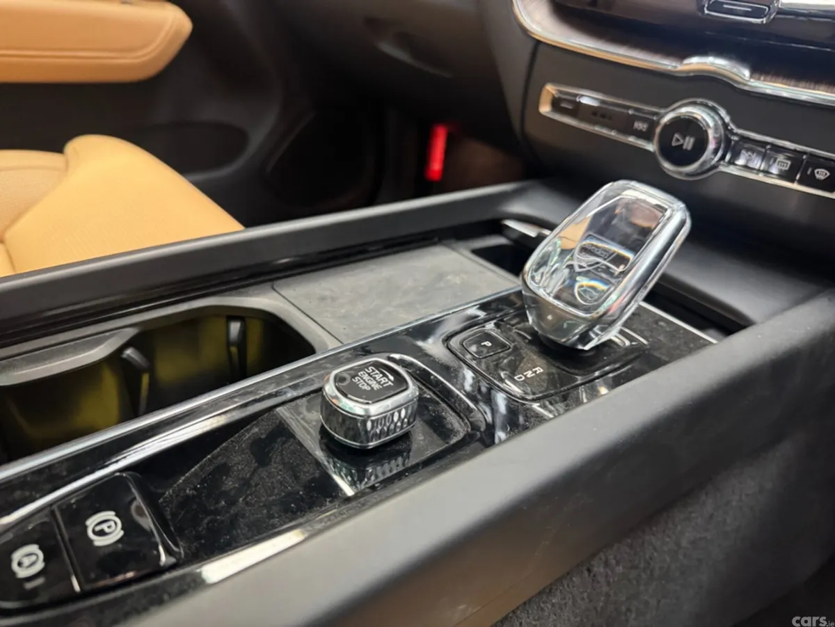 Volvo XC60 SUV, Petrol Hybrid, 2021, Black