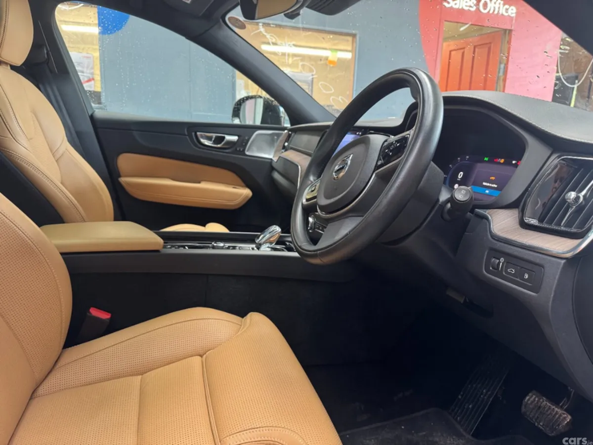 Volvo XC60 SUV, Petrol Hybrid, 2021, Black