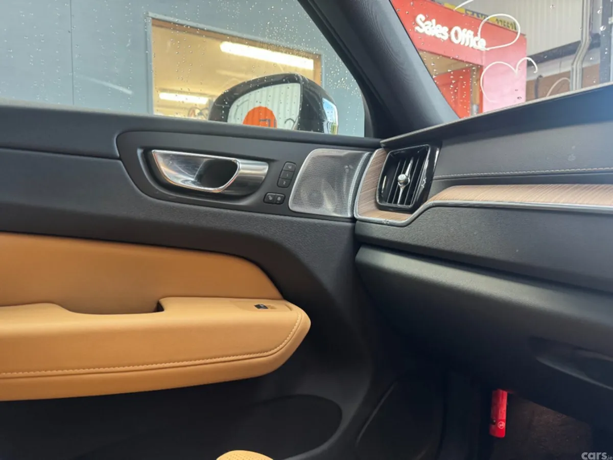 Volvo XC60 SUV, Petrol Hybrid, 2021, Black