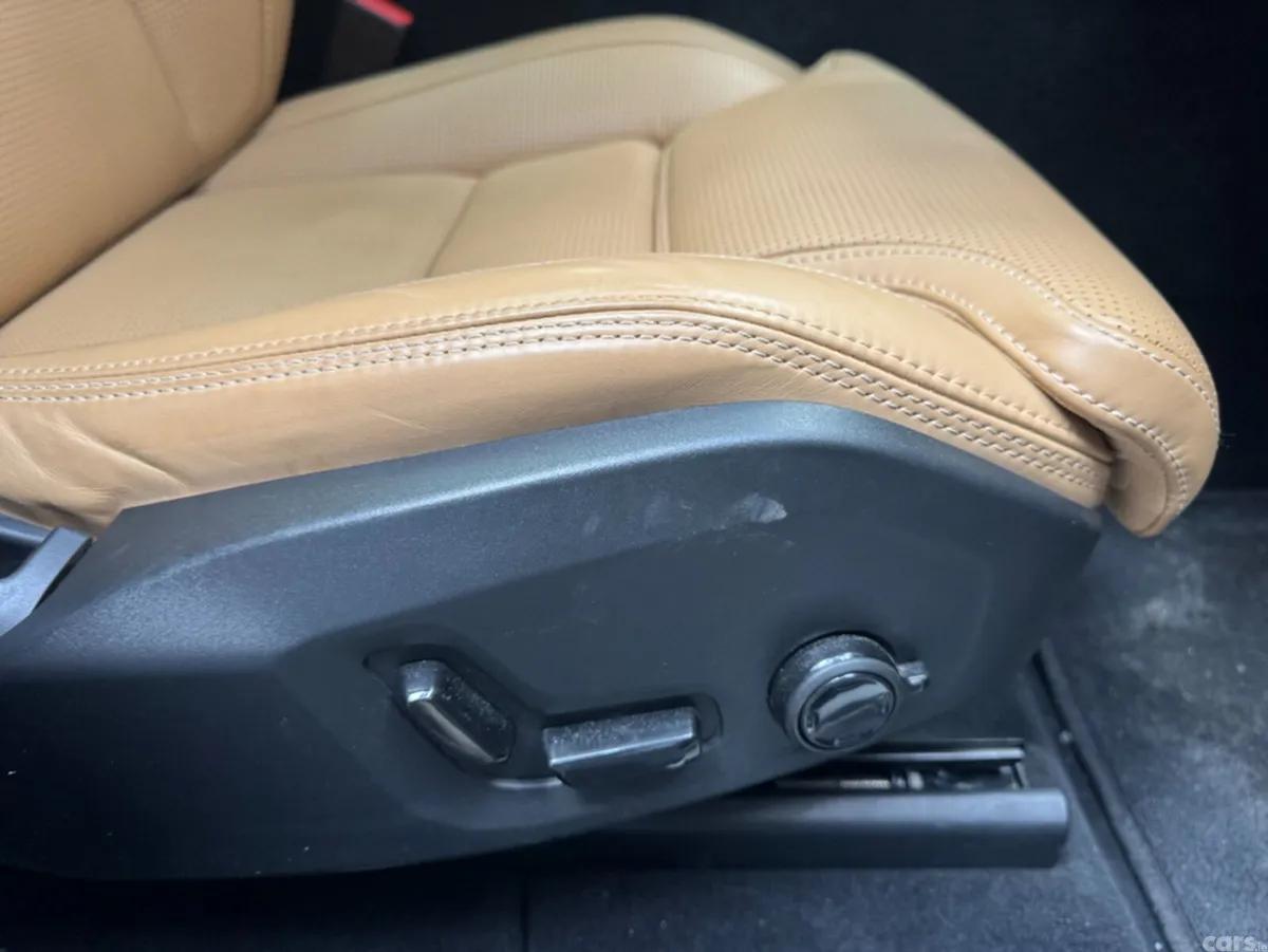 Volvo XC60 SUV, Petrol Hybrid, 2021, Black
