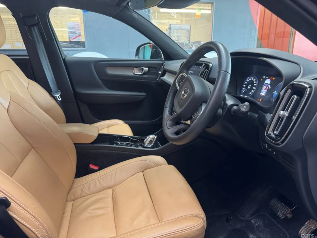 Volvo XC40 SUV, Petrol Hybrid, 2022, Black