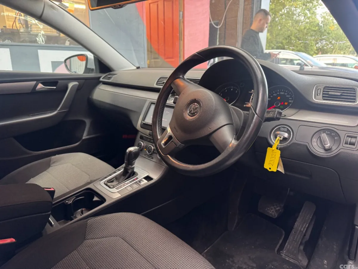 Volkswagen Passat Saloon, Petrol, 2014, Silver