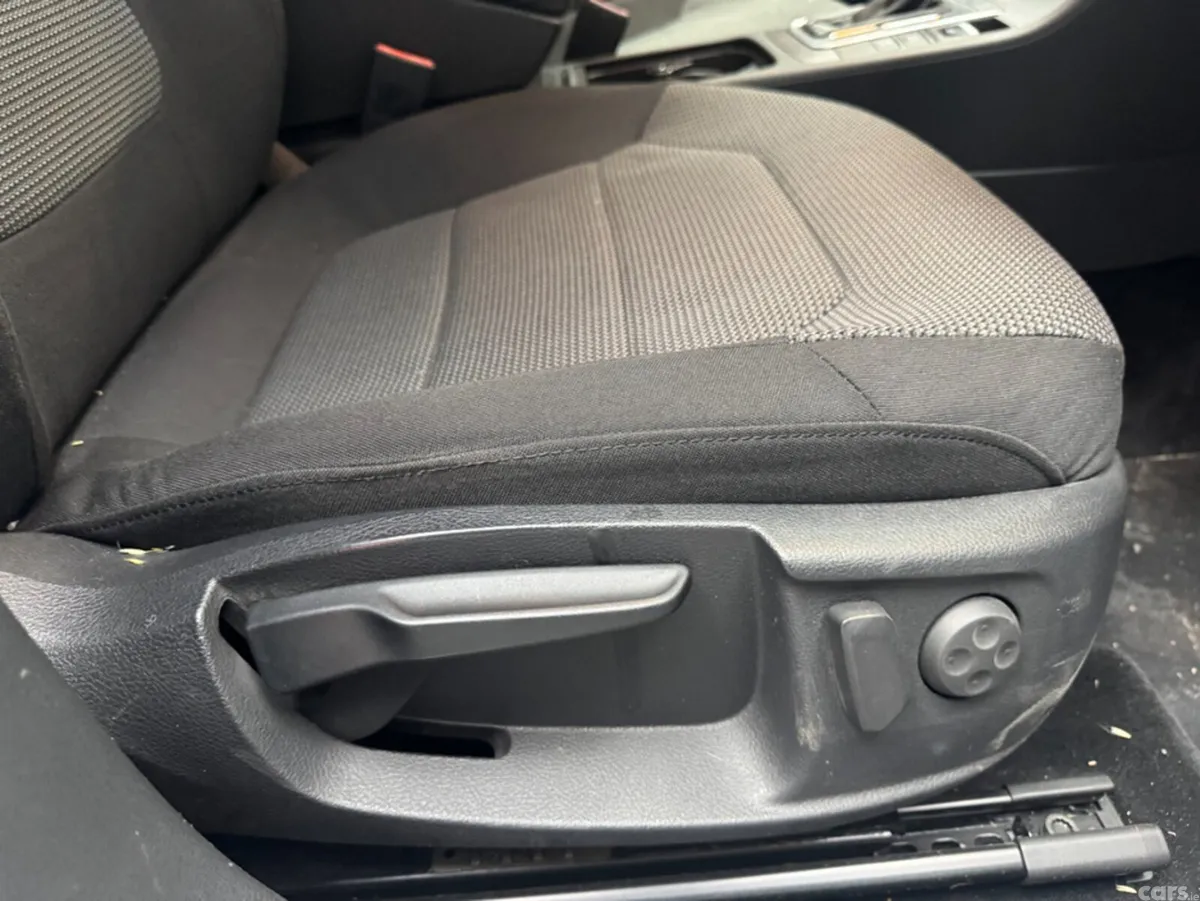 Volkswagen Passat Saloon, Petrol, 2014, Silver