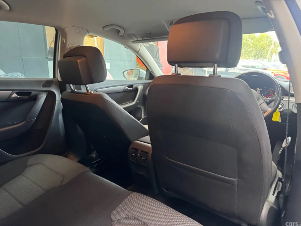 Volkswagen Passat Saloon, Petrol, 2014, Silver