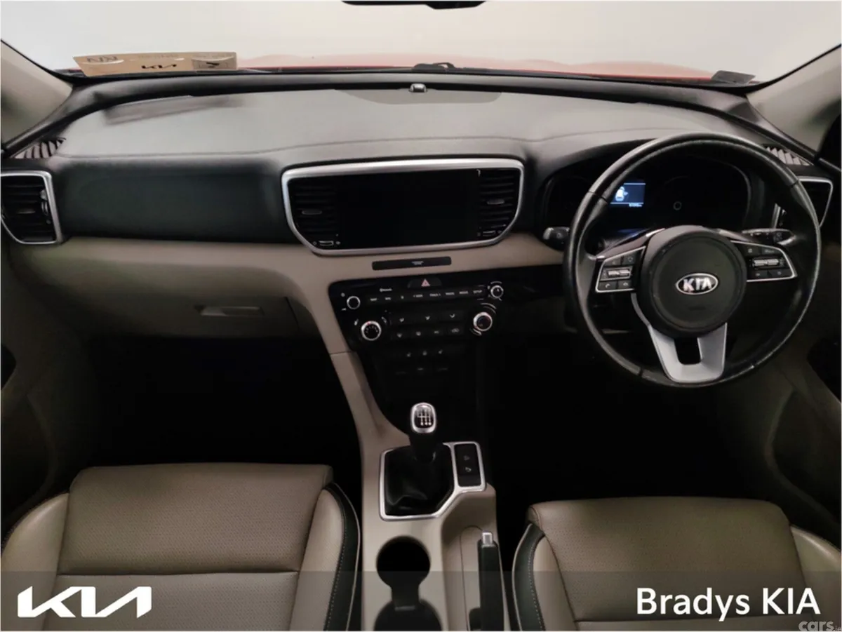 Kia Sportage MPV, Diesel, 2021, Red