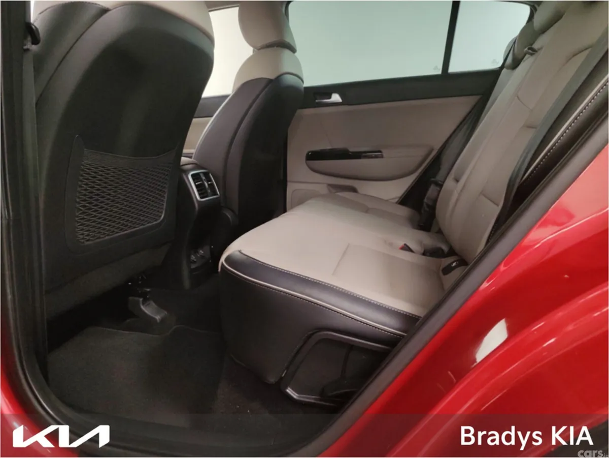 Kia Sportage MPV, Diesel, 2021, Red