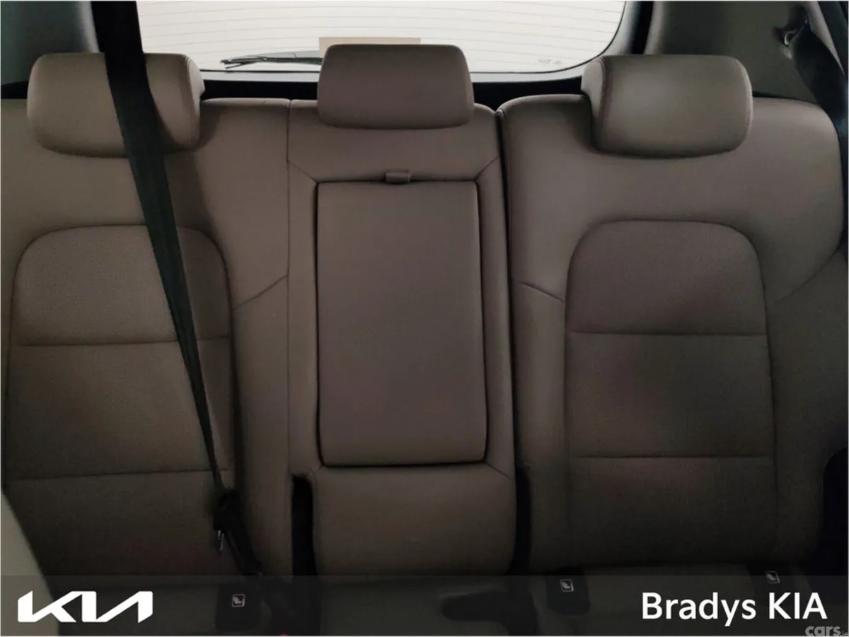 Kia Sportage MPV, Diesel, 2021, Red