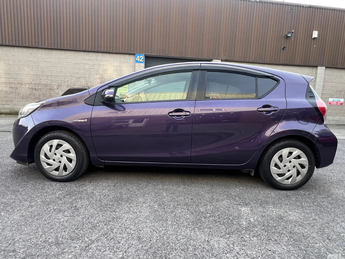 Toyota Aqua Hatchback, Petrol Hybrid, 2018, Blue