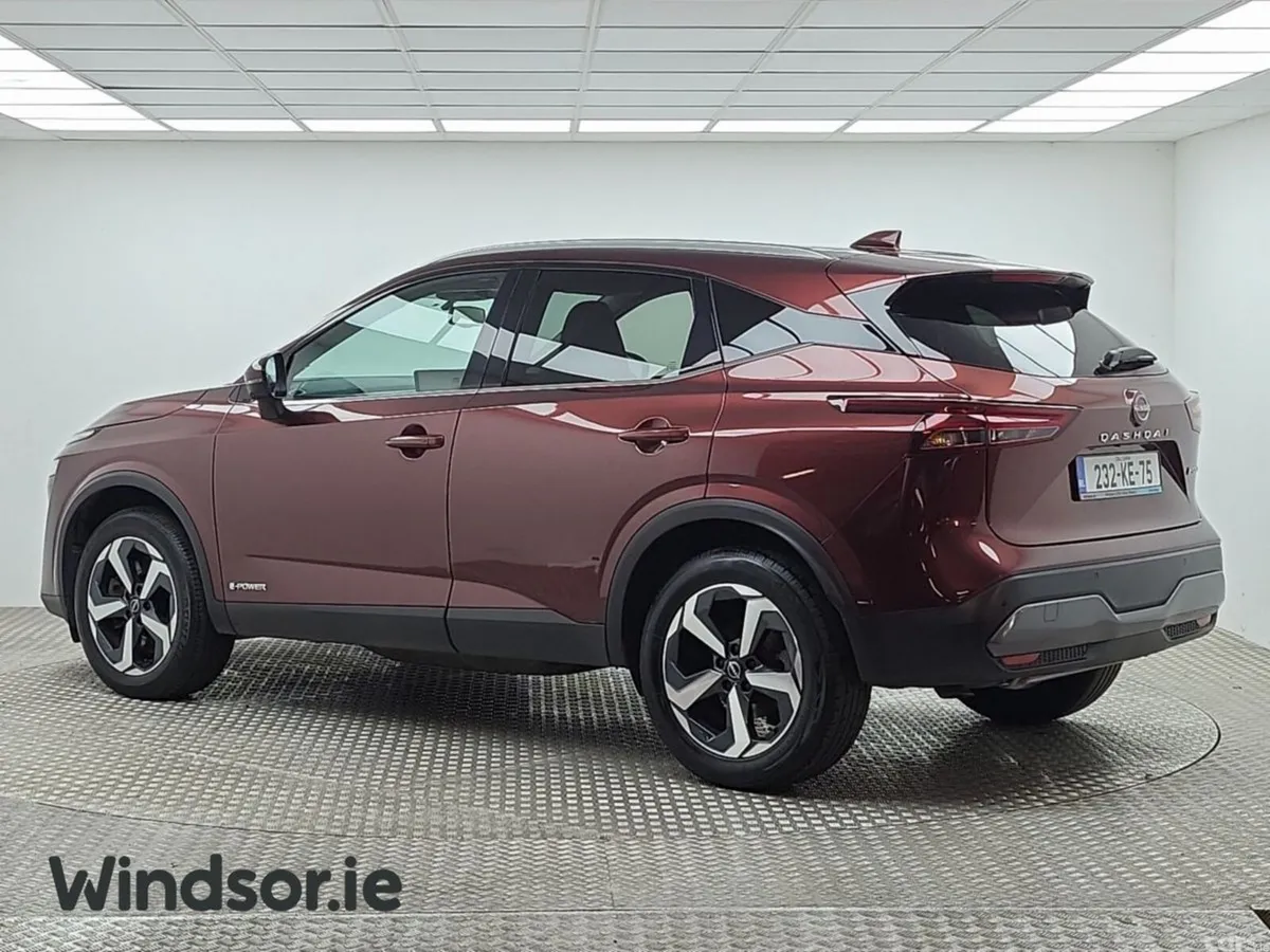 Nissan Qashqai MPV, Petrol, 2023, Red