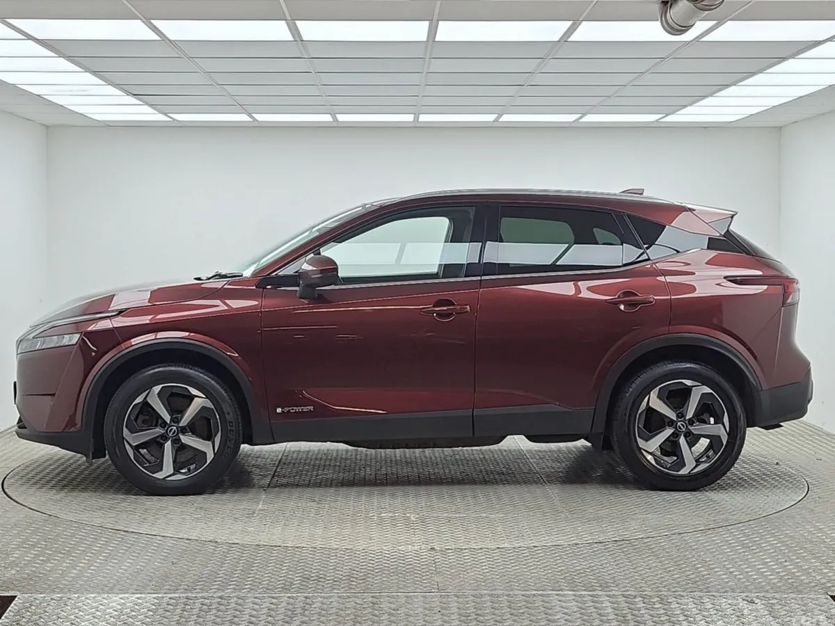 Nissan Qashqai MPV, Petrol, 2023, Red