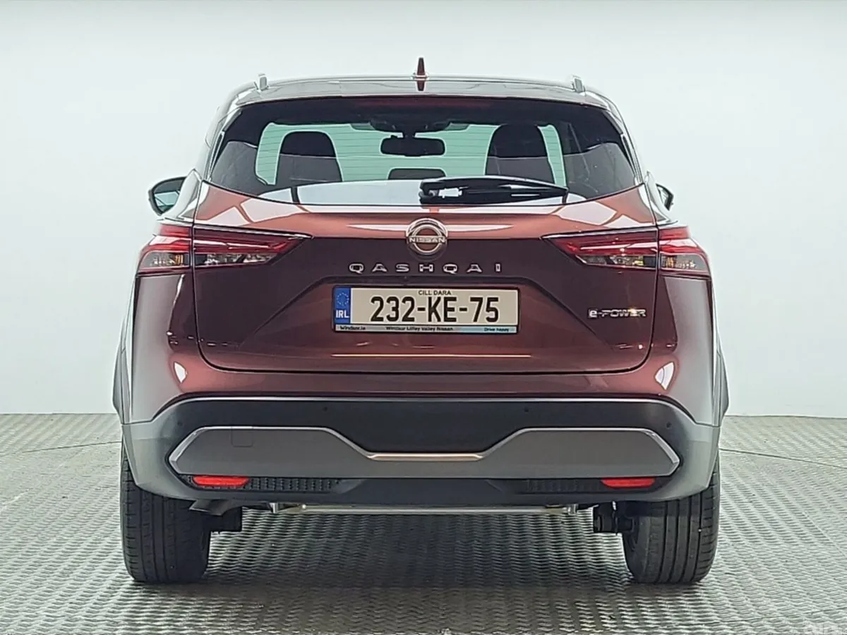 Nissan Qashqai MPV, Petrol, 2023, Red