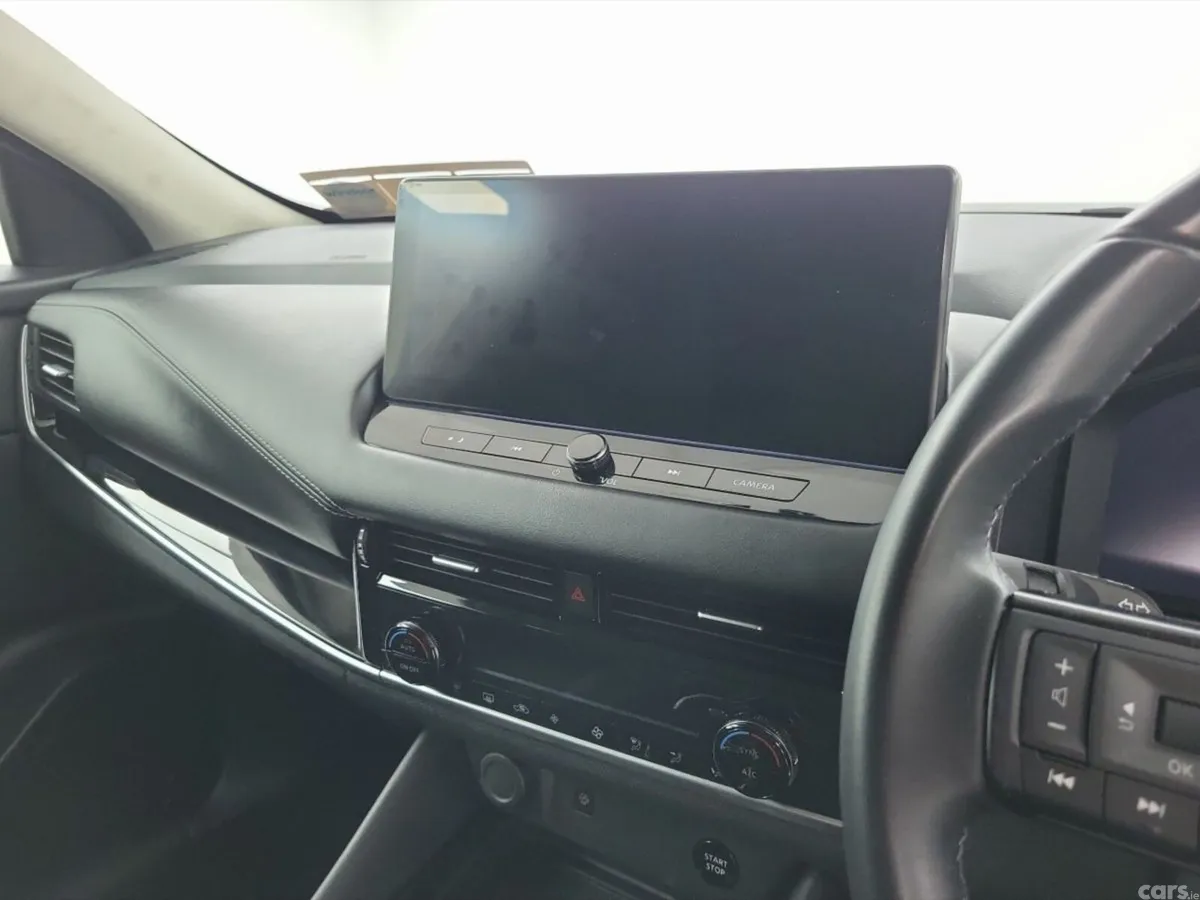 Nissan Qashqai MPV, Petrol, 2023, Red