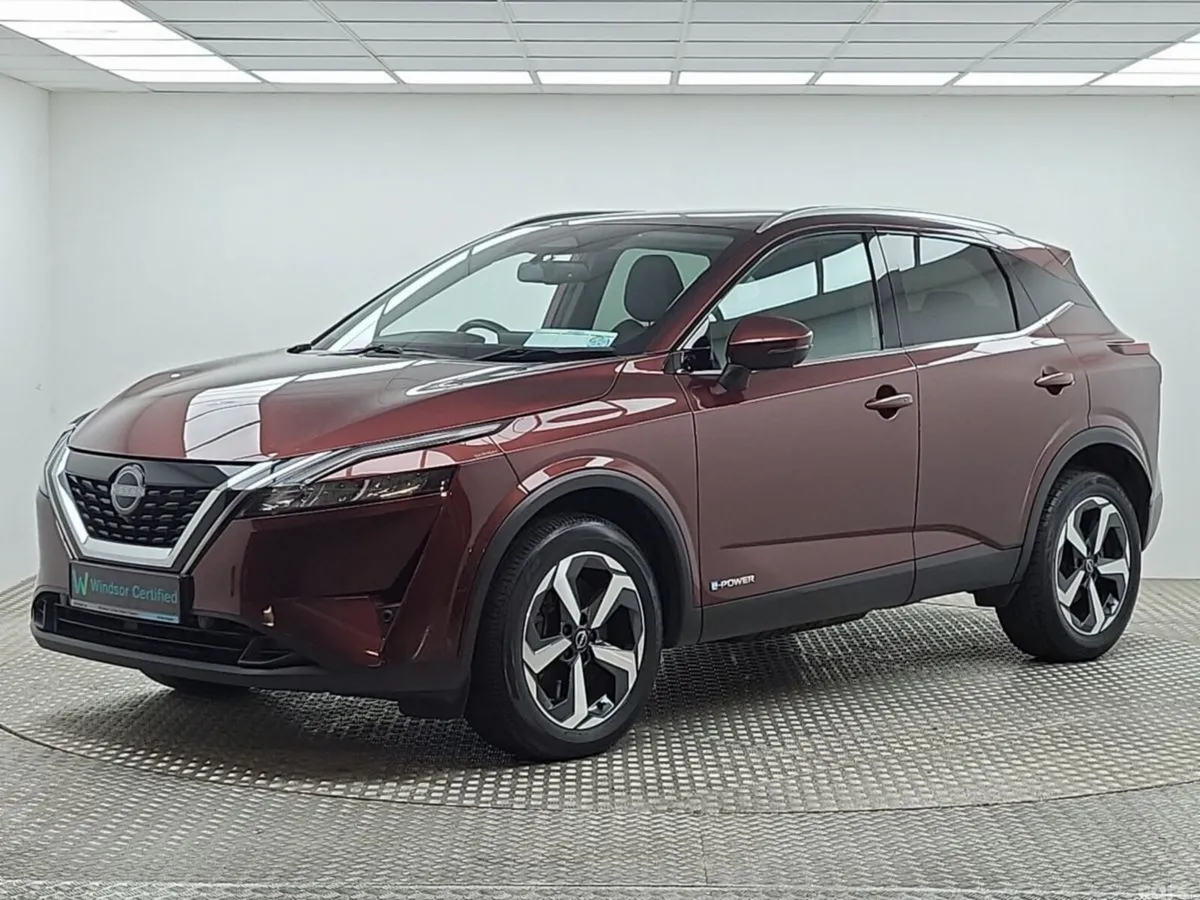 Nissan Qashqai MPV, Petrol, 2023, Red