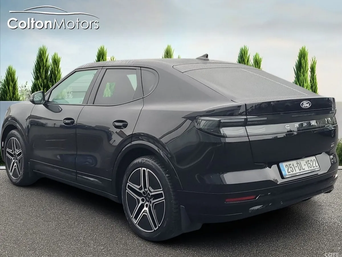 Ford Capri MPV, Electric, 2025, Black