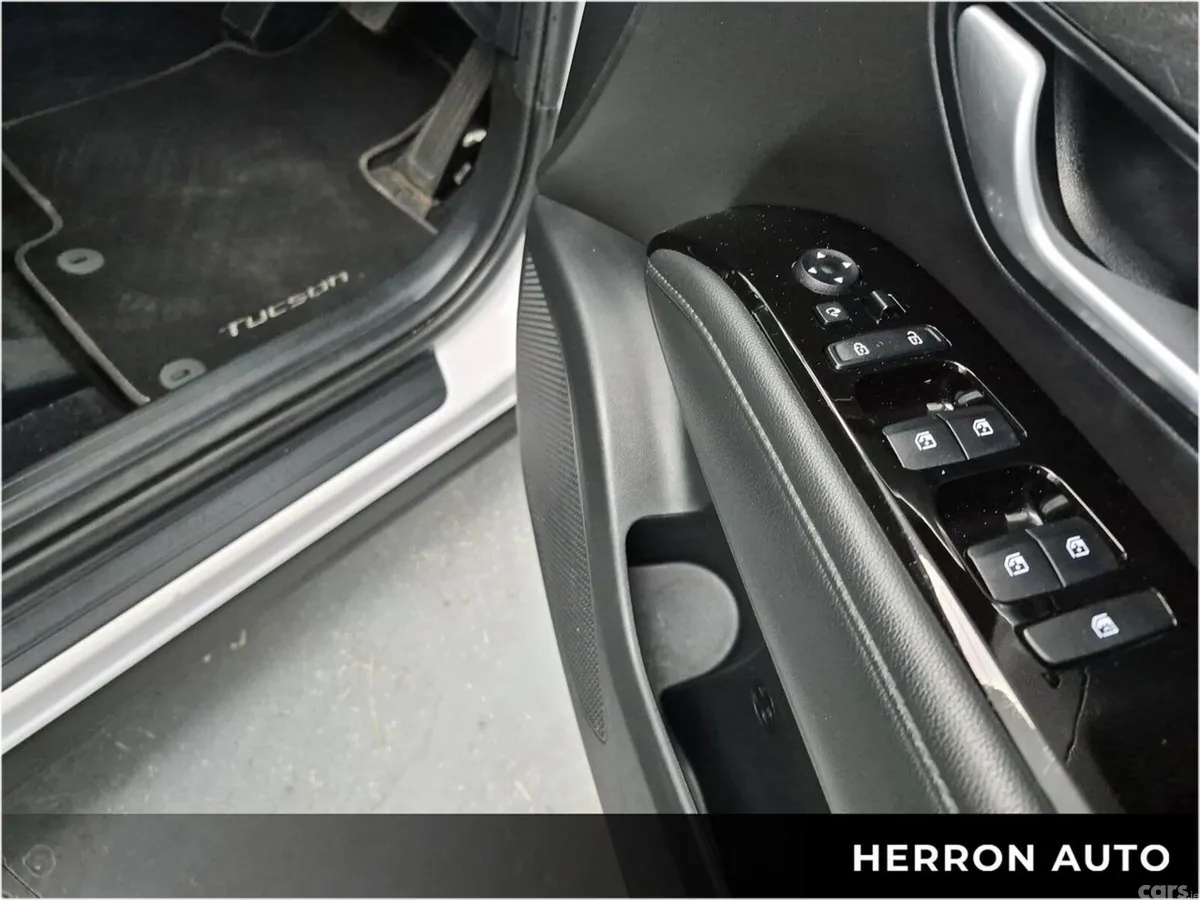 Hyundai Tucson SUV, Petrol Hybrid, 2023, White
