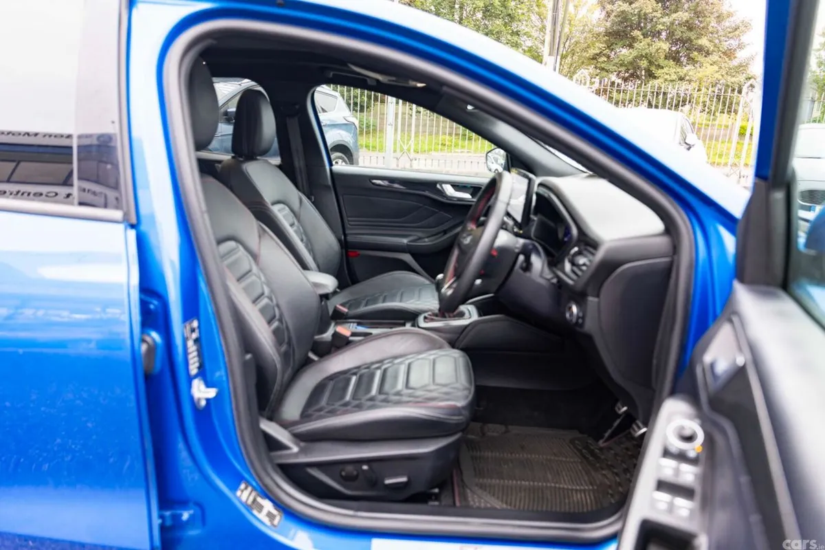 Ford Focus Hatchback, Petrol, 2022, Blue