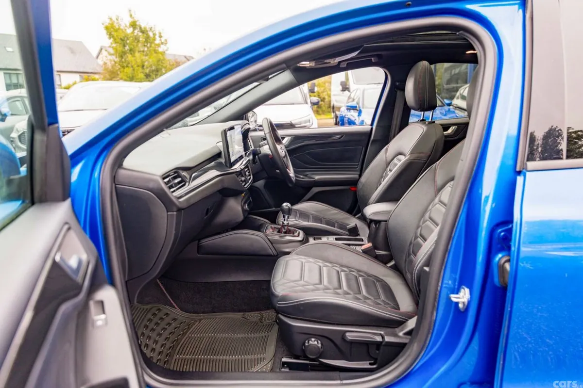 Ford Focus Hatchback, Petrol, 2022, Blue