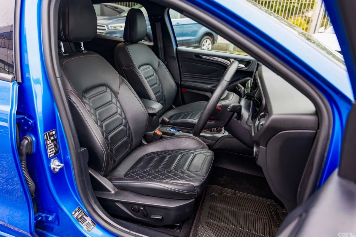 Ford Focus Hatchback, Petrol, 2022, Blue