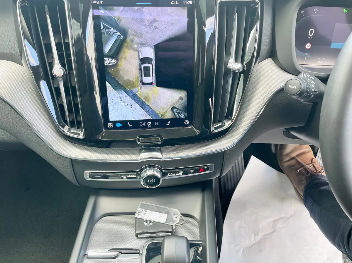 Volvo XC60 SUV, Petrol Plug-in Hybrid, 2023, Grey