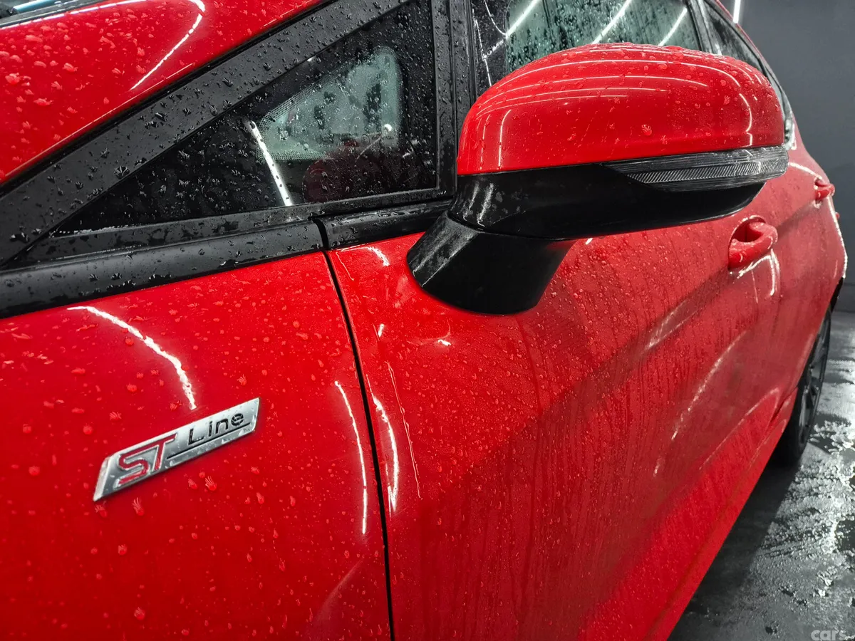 Ford Fiesta Hatchback, Petrol, 2018, Red