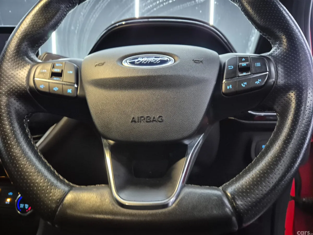 Ford Fiesta Hatchback, Petrol, 2018, Red