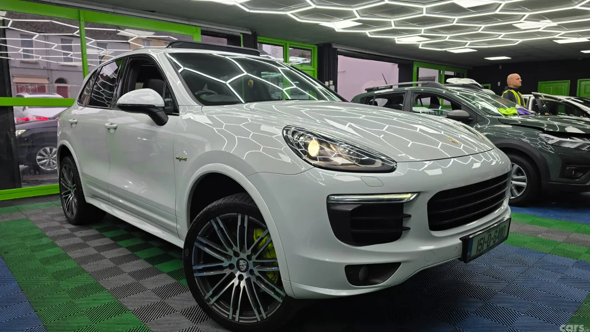 Porsche Cayenne SUV, Petrol Plug-in Hybrid, 2015, White