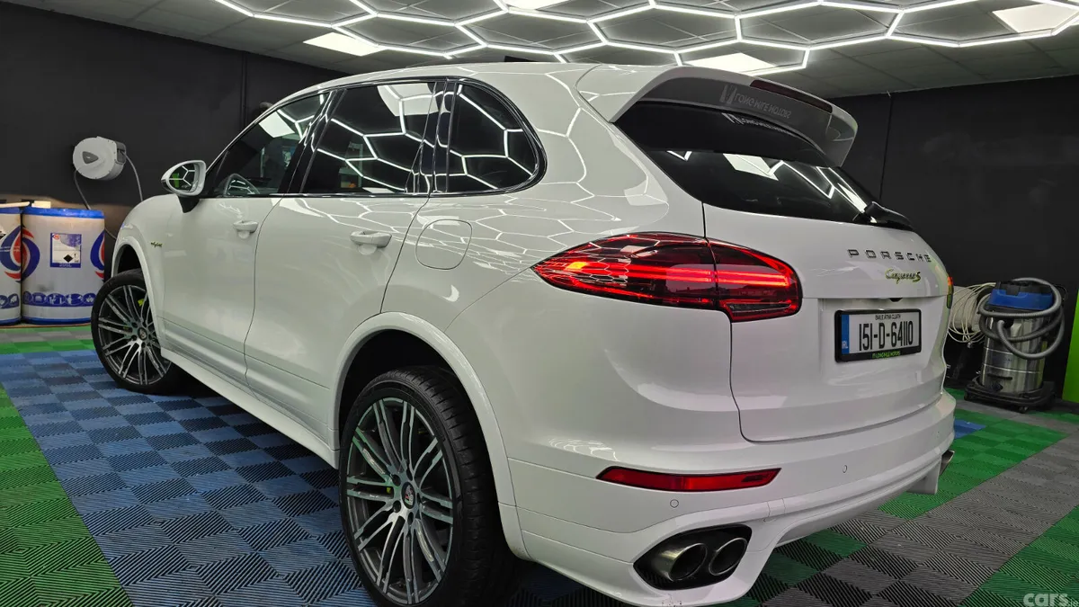 Porsche Cayenne SUV, Petrol Plug-in Hybrid, 2015, White