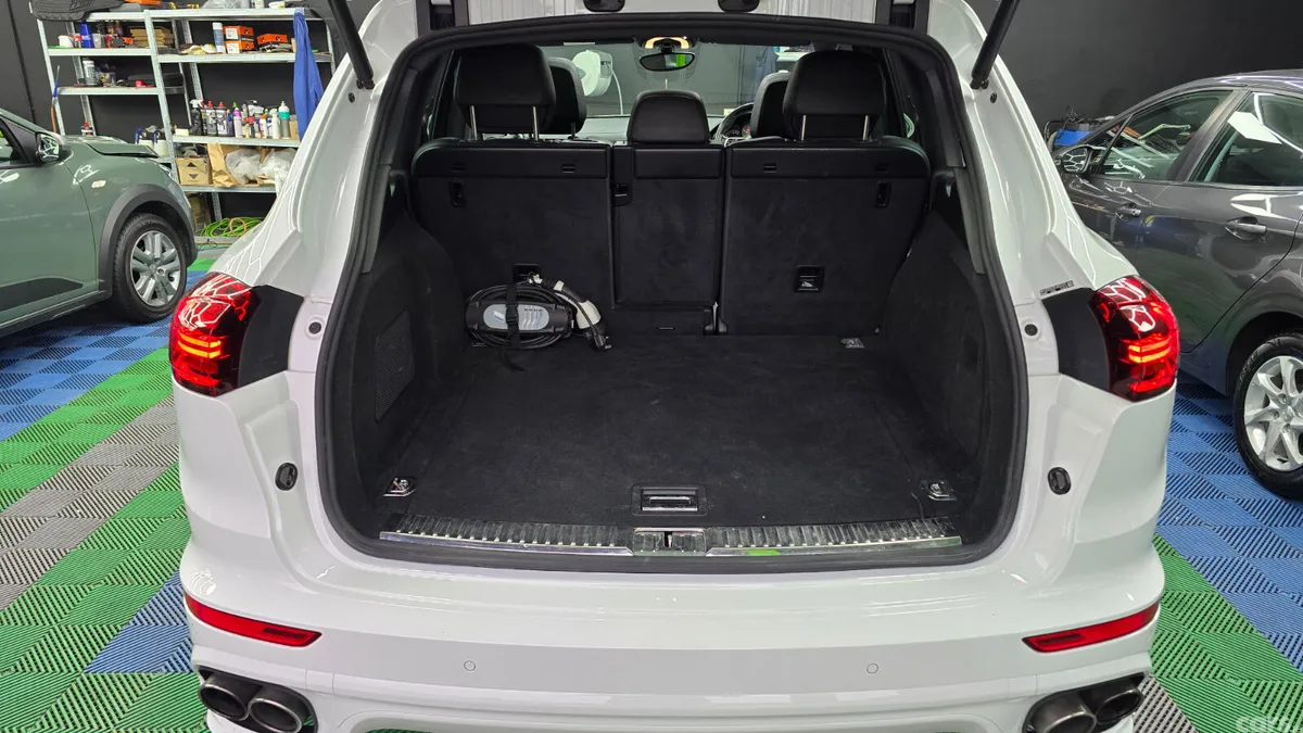 Porsche Cayenne SUV, Petrol Plug-in Hybrid, 2015, White