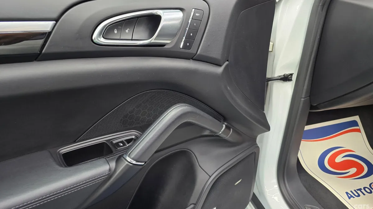 Porsche Cayenne SUV, Petrol Plug-in Hybrid, 2015, White