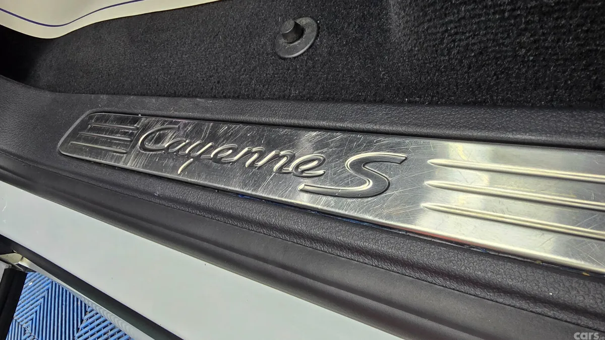 Porsche Cayenne SUV, Petrol Plug-in Hybrid, 2015, White