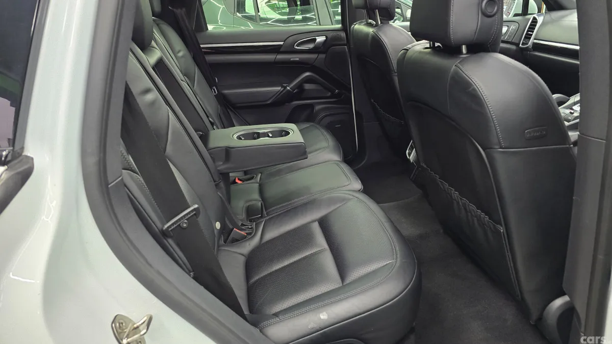 Porsche Cayenne SUV, Petrol Plug-in Hybrid, 2015, White