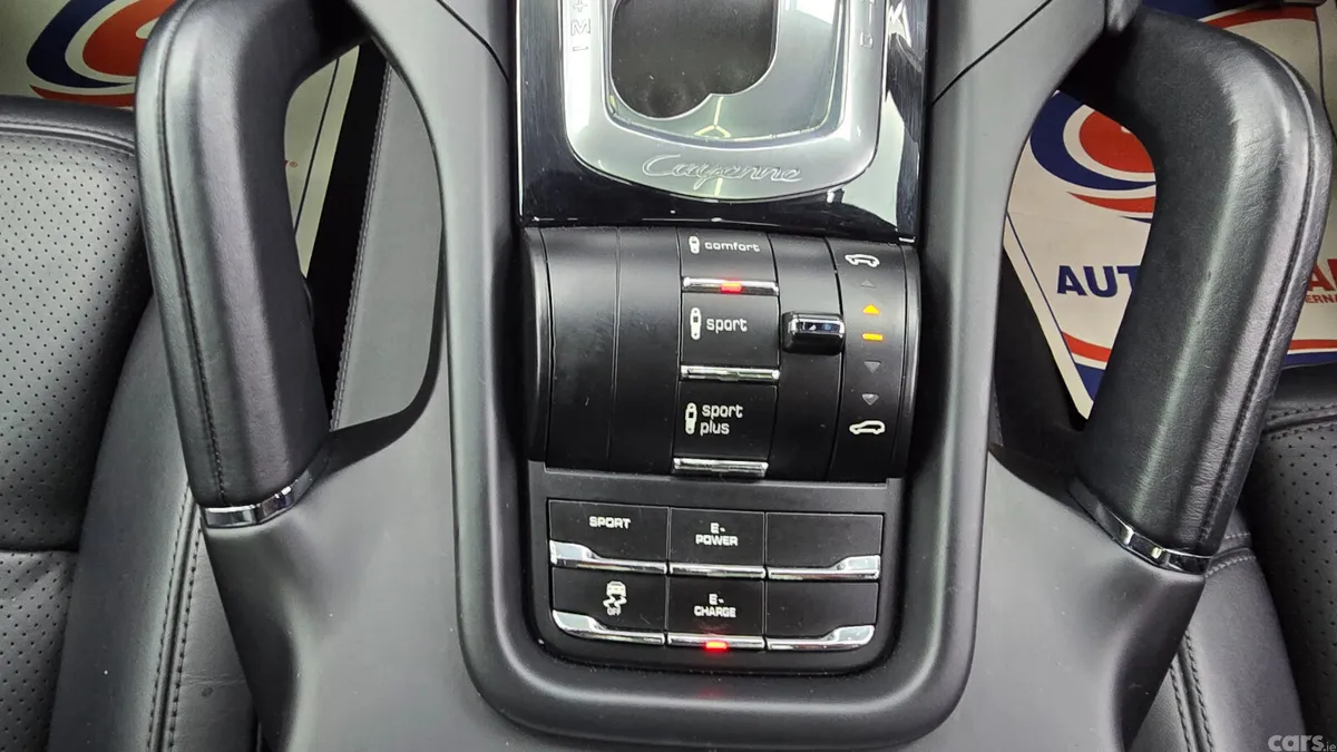Porsche Cayenne SUV, Petrol Plug-in Hybrid, 2015, White
