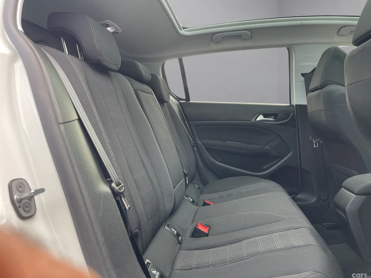 Peugeot 308 Hatchback, Diesel, 2017, White